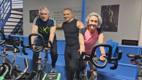 Paloma Rodr�guez y Jos� Antonio Ruiz con su entrenador Emilio (en el centro de la imagen).