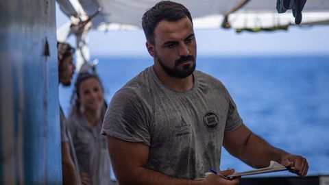 Eduardo Blasco, en el barco de salvamento paralizado durante 20 d�as por Meloni.