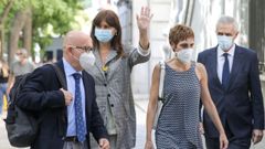 Borr�s, a su llegada al Supremo, junto a su abogado, Gonzalo Boye