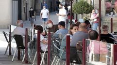 Terrazas en una de las calles de la zona peatonal de Monforte