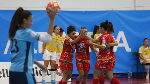 Jugadoras del Poio Pescamar celebran un gol en una imagen de archivo en A Seca