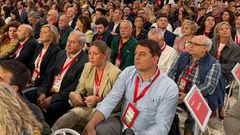 Besteiro, durante la apertura del congreso federal, junto a miembros de la delegacin lucense.