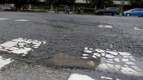 Baches en la avenida Alcalde P�rez Ard�