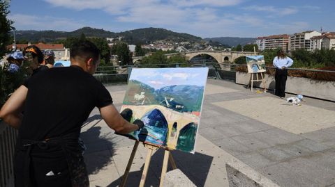 Concurso de pintura rpida en las terrazas del centro comercial.