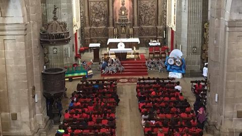 Imagen de archivo de alumnos de un colegio concertado en misa