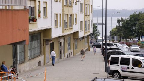 Seis espacios para futuros negocios. Los locales que ofertar� Defensa se encuentran situados a un paso del bulevar de As P�as, en la calle Marqu�s de Santa Cruz, que tambi�n fue reurbanizada dentro del proyecto y que ahora discurre al mismo nivel que los edificios que la flanquean.