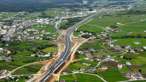 La ejecucin de las obras, poco antes de la inauguracin del tramo Ribadeo-Reinante