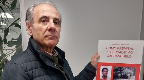 Jos� Antonio Cabarcos, co seu libro.