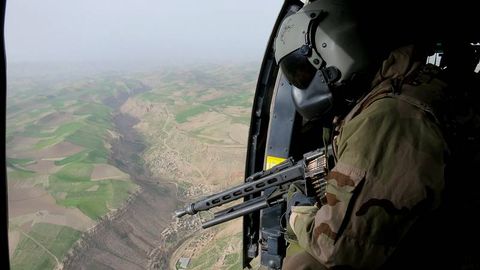 Sobrevolando Afganist�n con la Brilat