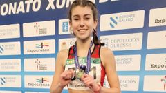Carmen Paz, con la medalla de oro que logr� en el auton�mico en pista cubierta.