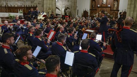 La banda de la Guardia Real actu� en la iglesia de San Pedro