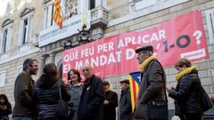 Torra, presionado por los suyos. La ANC ha convocado concentraciones diarias ante el palacio de la Generalitat para exigir a Torra que haga efectiva la declaraci�n de independencia.