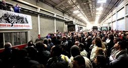 La plantilla de limpieza de la ciudad, integrada por 550 trabajadores, adopt� anoche la decisi�n en una asamblea.