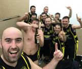 La euforia se apoder� de los viveirenses tras el final del partido. 