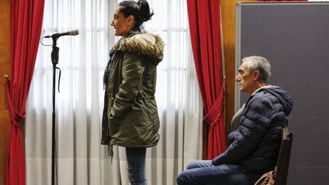 La pareja juzgada por apuñalar al hostelero del local La Mamba, en el casco viejo de Ourense, fue condenada por la Audiencia Provincial a ocho años de cárcel (él) y cuatro (ella).