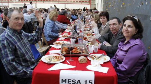 O Barco se rindi al botelo.Ms de mil personas asistieron a la comida en el pabelln