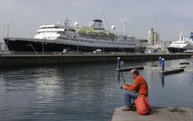 A bordo de los dos lujosos barcos llegaron unos 1.100 pasajeros y 500 tripulantes. 