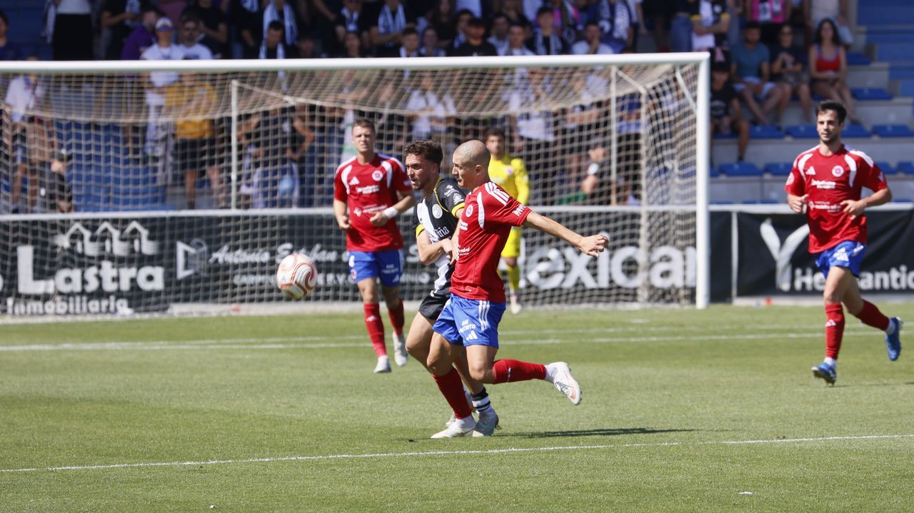La UD Ourense resbaló en el momento cumbre de su duelo ante Unionistas (3-1)