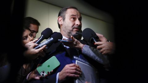 El exministro de Transportes y diputado del Grupo Mixto, Jos Luis balos, antes de presentar este lunes sus alegaciones en el Congreso al suplicatorio solicitado por el Supremo para suspender su inmunidad.