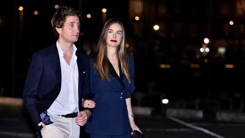 Gonzalo Cebrin y Carolina Zorrilla. l es hermano de Alfonso Cebrin, Poti, ntimo de Torreta. Son hijos del diplomtico Guillermo Cebrin y Valverde, y sobrinos segundos de Juan Luis Cebrin. Gonzalo y Carolina se casaron el ao pasado. l es CEO y socio-director del Grupo Mercantis, especializado en el desarrollo de negocios online, propietario de Triavip, la app ClubKviar, Destinity y Le Guide Noir. Ella trabaja en la consultora PWC. Tienen un hijo en comn.
