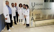 Antonio Pose (al fondo) con m�dicos que ejercen en Medicina interna y en la UPIA.