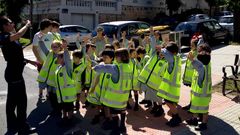 Los escolares con una agente del 092