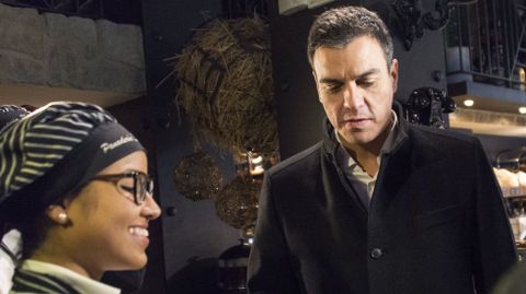 Pedro S�nchez llam� al voto �til para evitar que Mariano Rajoy repita en la Moncloa, lo que, seg�n el socialista, tendr�a asegurado si depende de Ciudadanos, que le dar�a su respaldo.