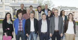La candidatura con la que Llano recuper� Burela para el PSOE pos� con Sant�n y M�ndez -a la derecha-.