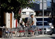 Los bares y terrazas del barrio de O Pi�eiri�o tienen una notable actividad durante todo el d�a. 