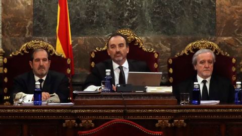 Marchena, en el centro, presidiendo una de las sesiones del juicio del 1-O