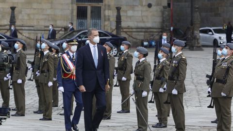 El rey Felipe VI pasa revista a los miembros de la Brilat