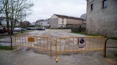 Las obras en el aparcamiento p�blico de Curros Enr�quez de Xinzo obligaron a cerrarlo durante un d�a.