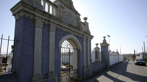 Cementerio de la comunidad evanglica en la villa de Ares