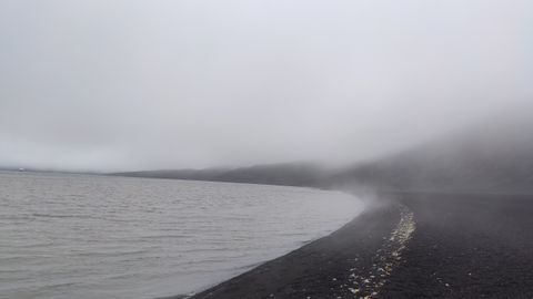 En zonas de la isla el calor llega desde el interior del planeta. La temperatura del agua en esta playa supera los 30 grados