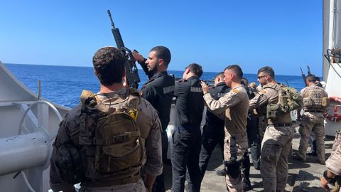 Adiestramiento de uso de fusil HK a bordo del Intermares.