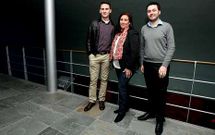 De izquierda a derecha, Xabier Bascoy, director de la Filarm�nica do Saln�s, Roc�o Llovo y Santi V�zquez