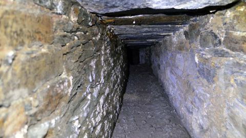 Trabajos arqueológicos en el monasterio de Santa María de Villanueva de Oscos sacan a la luz una obra de alcantarillado del siglo XVII.Trabajos arqueológicos en el monasterio de Santa María de Villanueva de Oscos sacan a la luz una obra de alcantarillado del siglo XVII