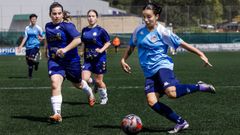 Noui, del Escola Rosal�a, tratando de llegar a puerta con el bal�n
