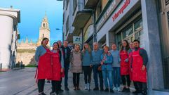 El nuevo supermercado, situado en la rúa Santiago, toma el testigo de una tienda de barrio que cerró hace un año por jubilación