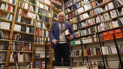 Rafael Silva, el propietario de la legendaria librer�a Follas Novas, de Santiago de Compostela, subraya la importancia del libro como permanente cauce de di�logo �con la creaci�n y con el conocimiento, con cuanto merece la pena saber�.