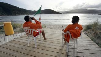 Imagen de archivo de socorristas en una playa de Ortigueira.