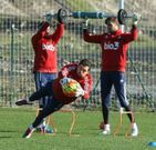Alberto entrenando con sus compa�eros de la Ponferradina.