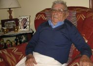 O seu recuncho � o que est� preto do mar, pero os achaques levan ao murad�n a ficar na s�a casa.<span lang= es-es > </span>