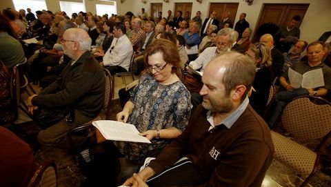 La sala se qued� peque�a para los cubanos afectados por las expropiaciones