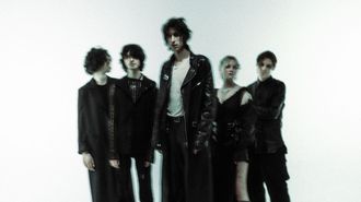 The Horrors difuminados en una imagen promocional.
