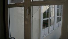 Los ladrones pudieron entrar tras romper una ventana. 