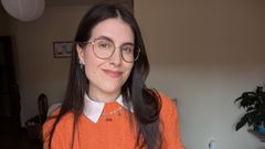 Mar�a compaxina un traballo unha aseguradora e outro como profesora particular de ingl�s ca s�a faceta como ilustradora