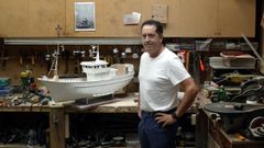 Miguel Abraldes, profesional do mar retirado que fai maquetas de embarcaci�ns