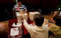 Las votaciones se celebraron durante toda la jornada en el Centro Cultural Carvalho Calero. 