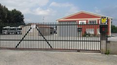 Con sede en Chantada. La queser�a de Xabelo ten�a sus instalaciones en B�veda, pero la sede de las otras dos empresas del grupo (en la foto) est�n en la parroquia chantadina de San Xurxo de Asma. Roi Fern�ndez